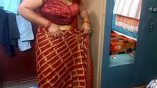 Indian bhabhi having wearing a beautiful saree.