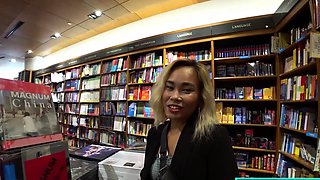 Tiny Filipina amateur picked up for sex