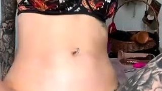 Amateur preggo hoe toys her pussy close up in fetish solo