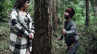 Jungle Me Rasta Bhataki Bade Dudhwali Aurat Local Guide Ke Sath Nachte Huye Khub Choda Rasta Dikhane Ke Bahane