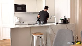 Hunt4k - the wrong door, but the right snatch