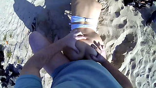 Beach walk turns into squirt and dick riding