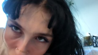 Nerdy amateur british teen babe masturbates