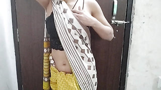 Aunty ko saman dene ke bahane pel diya
