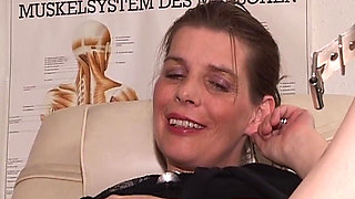 Mature Women Watch Doctor Spread Thick Creampie