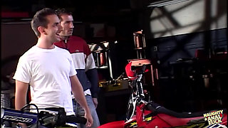 Double Penetration and a Pair of Facials Get Dana Vespoli off Very Quickly