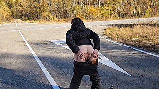 MissPopas Big-Butt Ass Flashes on Autumn Walk