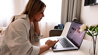 Slutty amateur flashing her big boobs in the backseat