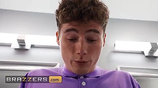 Brazzers - hot cougar justine saves the day and gets wild after jodie’s zipper mishap