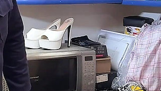 Naughty MILF Offers Anal Sex to Internet Technician to Pay for the Service