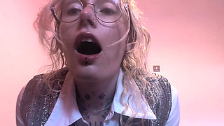 Sexy Realtor Desperate to Make the Sale