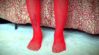 This amateur brunette loves ass fingering