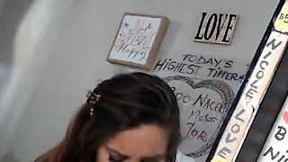 Hot Amateur Chick Masturbating on Webcam