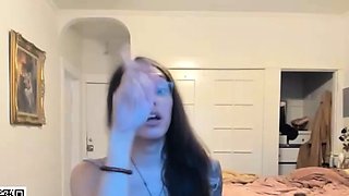 Amateur webcam girl masturbate big dildo