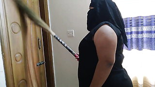 Big Ass & Huge Boobs Saudi Maid Fucked By Owner 18yo Son when she cleaning room