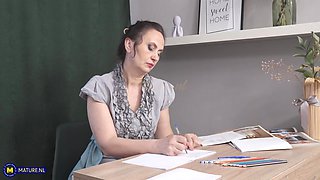 Hairy Stepmom Isadora Has Her Hairy Pussy Licked By Her 22 Year Old Stepdaughter Nicole Murkovski