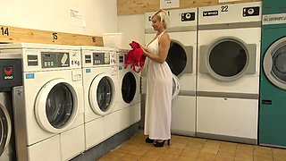 Eva gets lost in sensuality with Lyia... - Jacquie et Michel TV