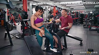 Kona Jade In Sexy Fit Gets Fucked Doggystyle In The Gym