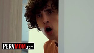 Kinky stepsiblings: stepmom's labia and hooters shared between 2 hungry rods