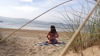 I filmed a curvy girl changing clothes and doing exercises on the beach.