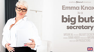 Big Breasted Secretary Shows Off Her Bootylicious Body