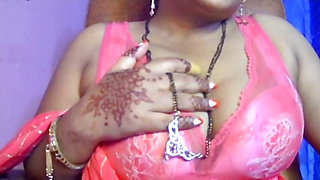 Hot desi sexy beautiful boobs girl shows her boobs through bra and presses her boobs, and goes crazy for sex while standing.