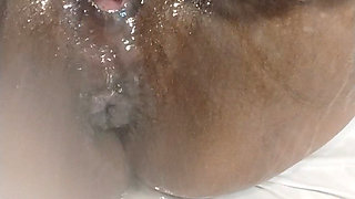 Showing Pussy Squirting in Siririca