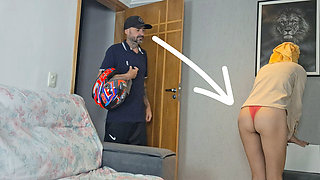Married only in panties pranks a delivery man!