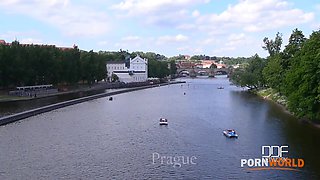 Cum-hungry hardcore teen Susan Ayn rides tourist's fat dick in her flat