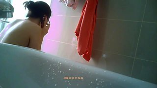 Nerdy asian naked in de shower
