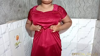 Desi Bhabhi Showing Pussy In Bathroom