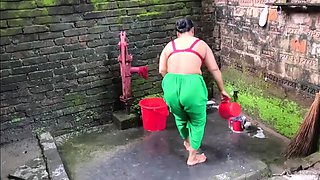 I suddenly see my step aunty cleaning clothes I went behind her and started fucking her ass