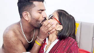 Indian Desi Lovers Start Full Hard Hindi Sex Video Inside the Bus