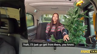 Perfect body babe has no money to pay for the fare and rides taxi driver's BWC