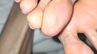 Close up to Melove Sexy Small Feet and Wrinle Sole