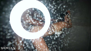 Scarlett Alexis Interracial Sex in the Shower
