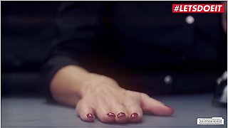 Mia Blow - - Handyman Cheats On Girlfriend With Hot Secretary