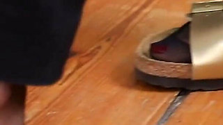 Minimalistic Nylon Moments - Dangling & Shoeplay