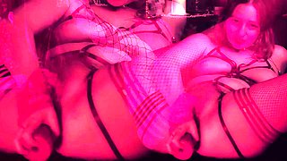 Big ass fetish ho toys her aching big ass hard