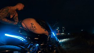 Amateur fetish big booty bitch riding with her bum